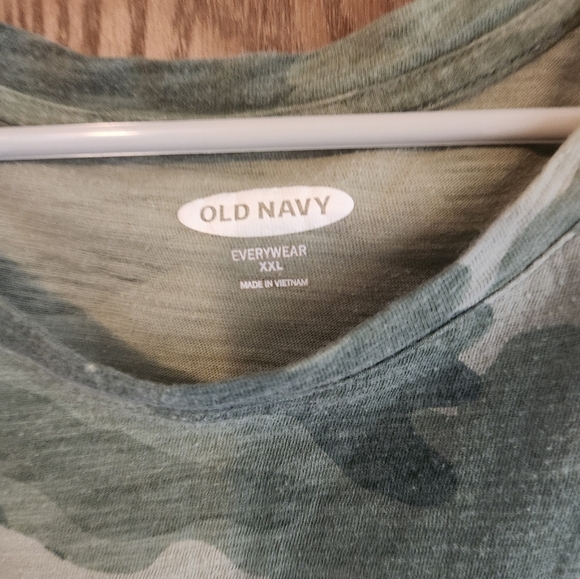 Old Navy Green Camouflage Tee - Picture 3 of 3